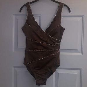 Like new Miraclesuit swimsuit. Very slimming and comfortable. No wear on seat.
